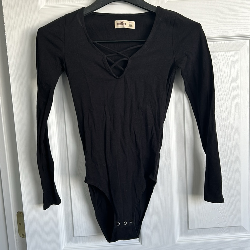Black Long Sleeve Criss Cross Chest Stretchy Button Snap Closure Bodysuit